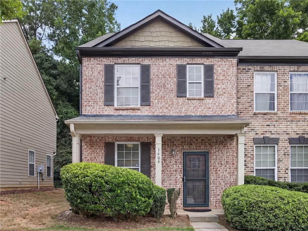 2 bedroom, 3 bathroom, 1,370 sq ft townhouse for sale at 1406 Bayrose Circle, East Point, GA 30344 — photo 1 of 36
