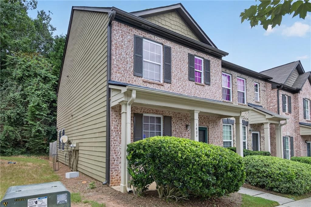 2 bedroom, 3 bathroom, 1,370 sq ft townhouse for sale at 1406 Bayrose Circle, East Point, GA 30344 — photo 3