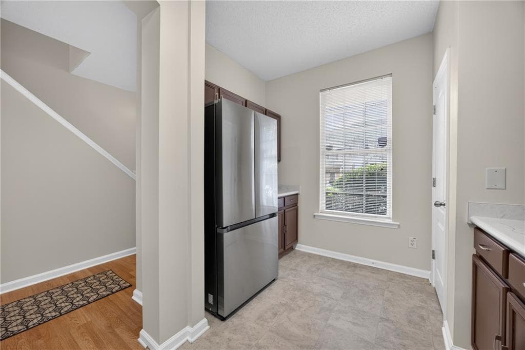 2 bedroom, 3 bathroom, 1,370 sq ft townhouse for sale at 1406 Bayrose Circle, East Point, GA 30344 — photo 6