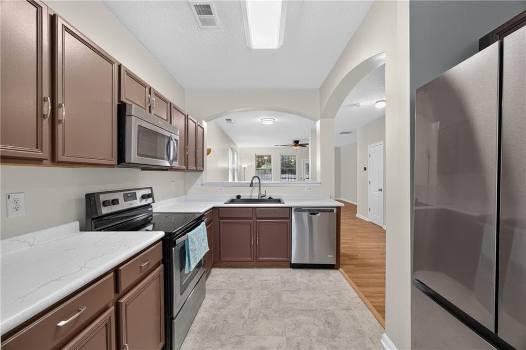 2 bedroom, 3 bathroom, 1,370 sq ft townhouse for sale at 1406 Bayrose Circle, East Point, GA 30344 — photo 7