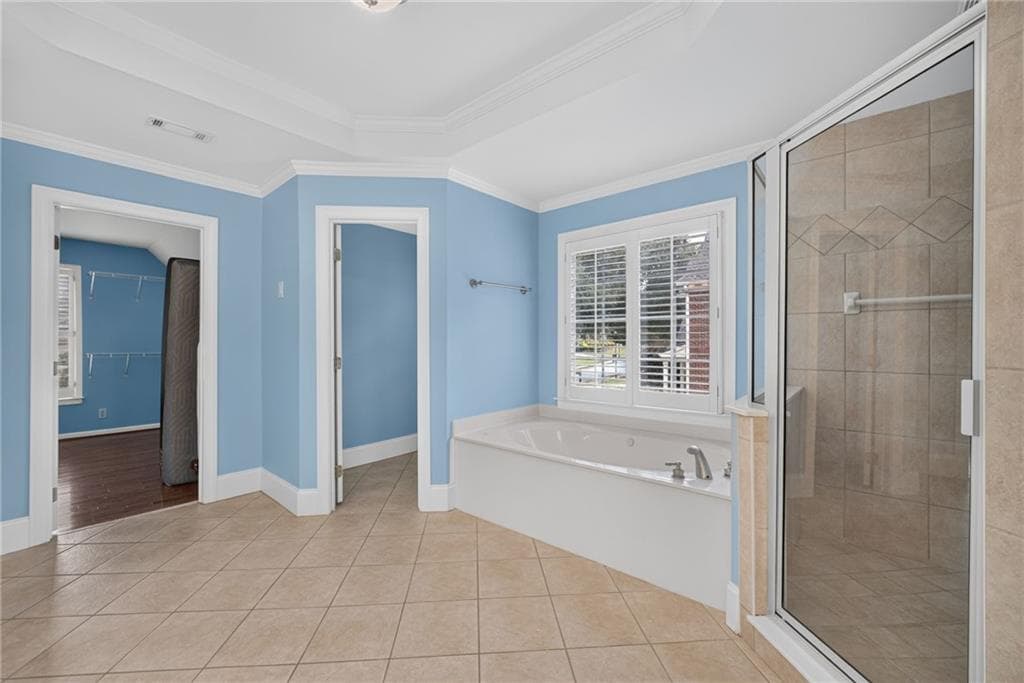 6 bedroom, 5 bathroom, 5,619 sq ft single family residence for sale at 562 Grassmeade Way, Snellville, GA 30078 — photo 8