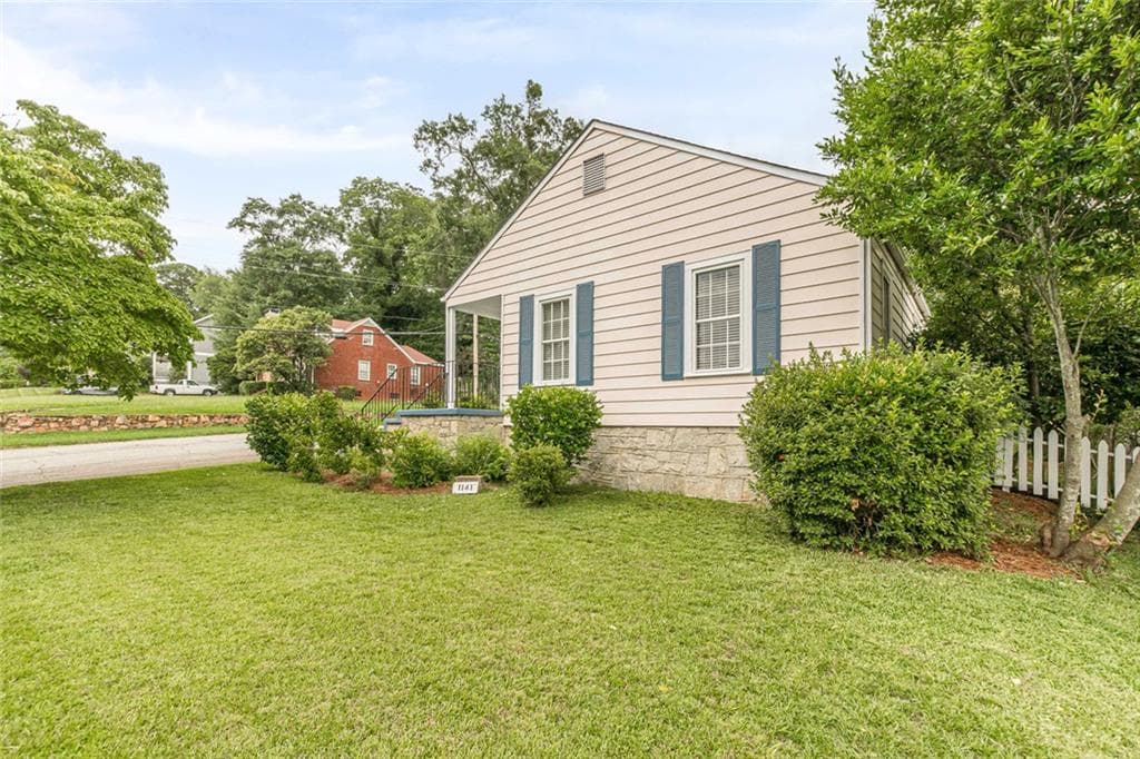 2 bedroom, 1 bathroom, 984 sq ft single family residence for sale at 1141 Jefferson Avenue, East Point, GA 30344 — photo 3