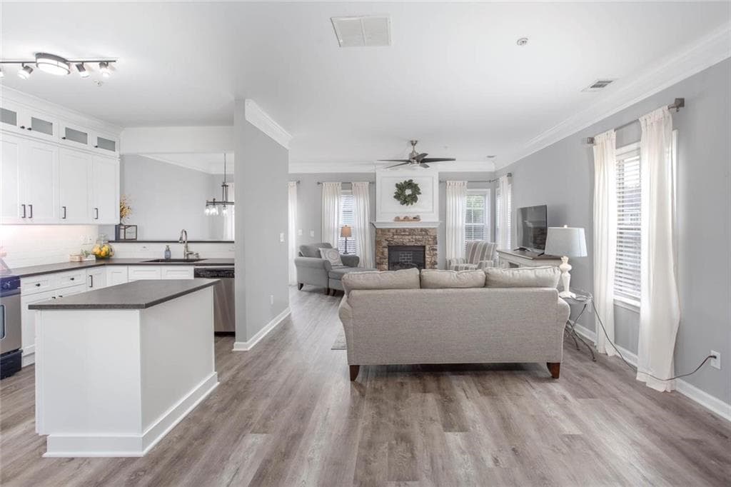 3 bedroom, 3 bathroom, 2,347 sq ft townhouse under contract at 414 Lantern Lane, Woodstock, GA 30188 — photo 4