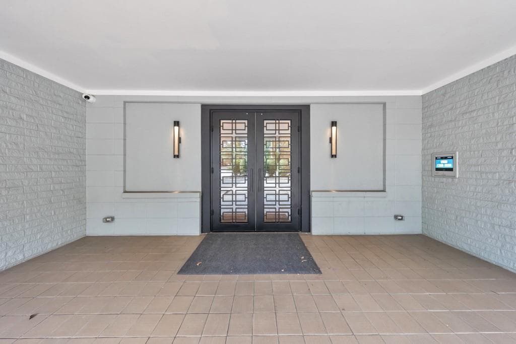 2 bedroom, 2 bathroom, 1,449 sq ft condominium for sale at 3655 Peachtree Road 101, Atlanta, GA 30319 — photo 3