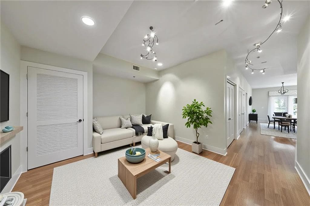 2 bedroom, 2 bathroom, 1,449 sq ft condominium for sale at 3655 Peachtree Road 101, Atlanta, GA 30319 — photo 6