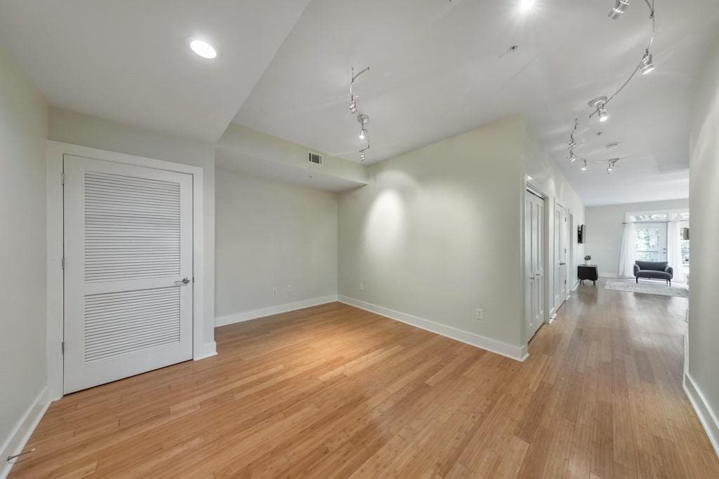 2 bedroom, 2 bathroom, 1,449 sq ft condominium for sale at 3655 Peachtree Road 101, Atlanta, GA 30319 — photo 7