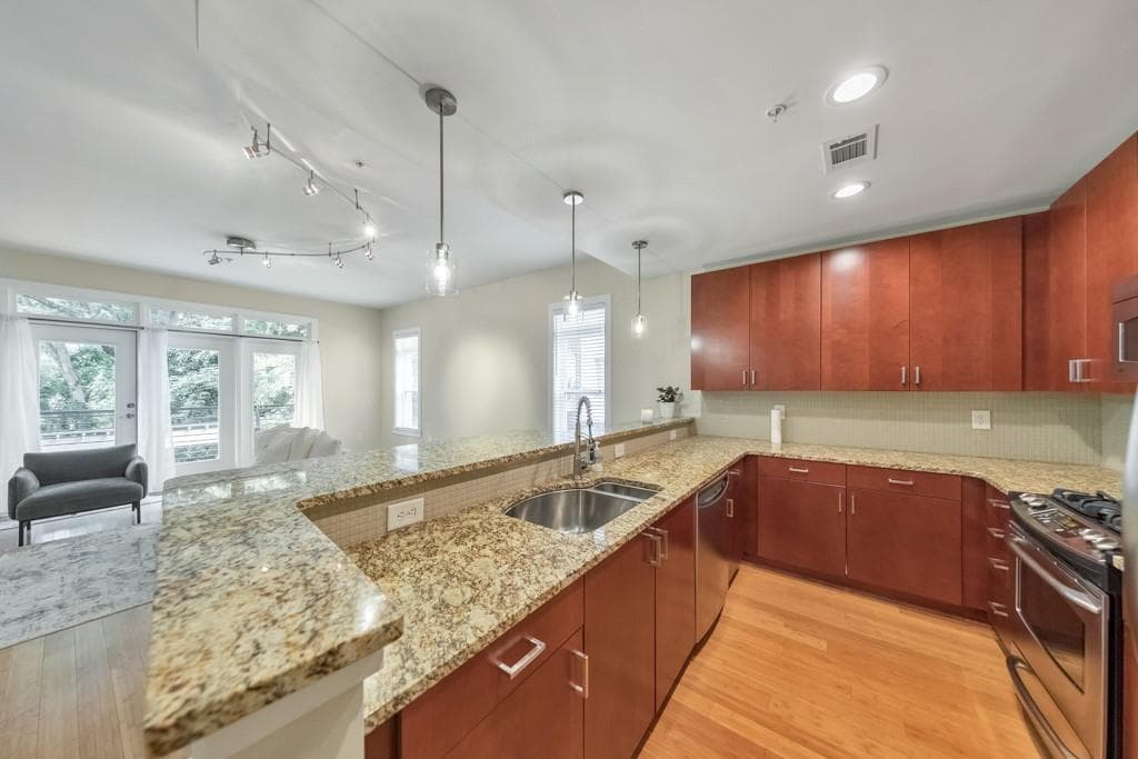 2 bedroom, 2 bathroom, 1,449 sq ft condominium for sale at 3655 Peachtree Road 101, Atlanta, GA 30319 — photo 9