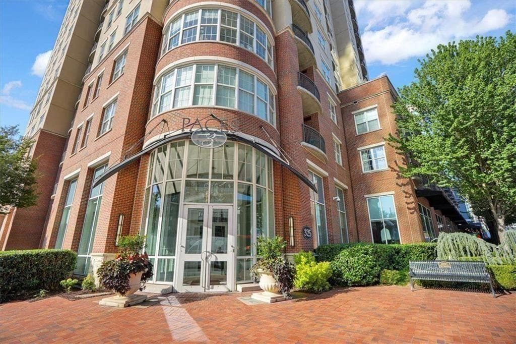 2 bedroom, 2 bathroom, 1,344 sq ft condominium for sale at 325 E Paces Ferry Road 1411, Atlanta, GA 30305 — photo 1 of 37