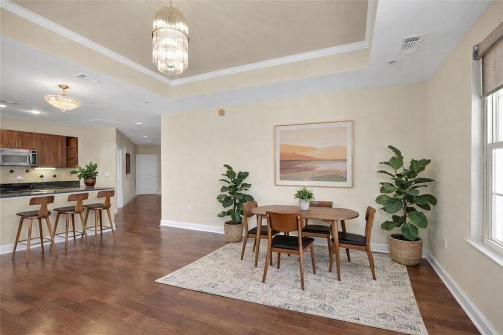 2 bedroom, 2 bathroom, 1,344 sq ft condominium for sale at 325 E Paces Ferry Road 1411, Atlanta, GA 30305 — photo 3