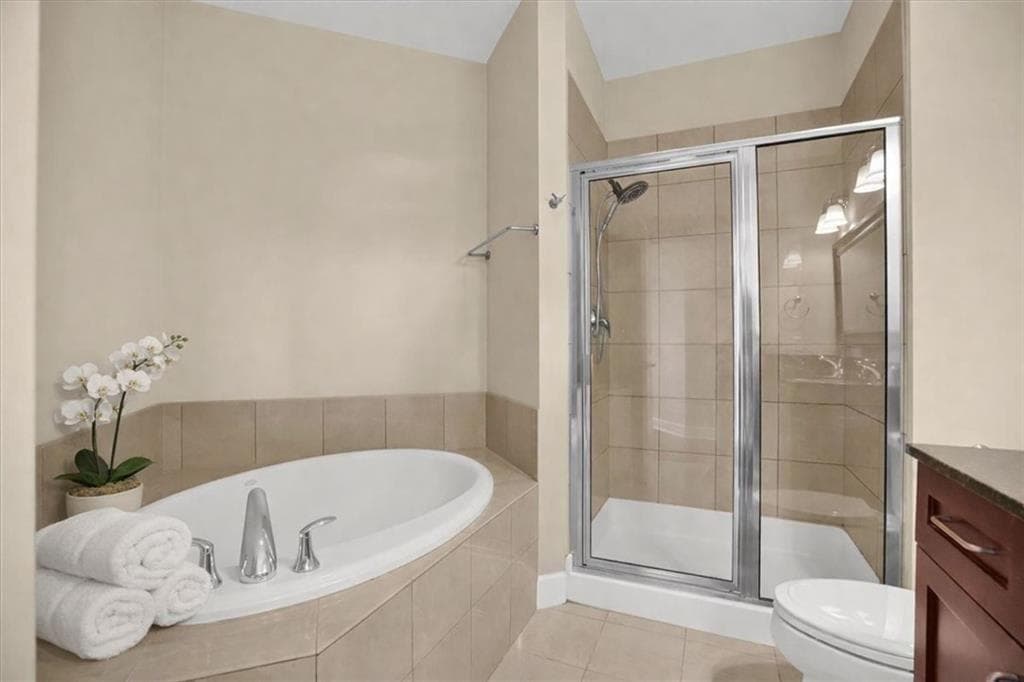 2 bedroom, 2 bathroom, 1,344 sq ft condominium for sale at 325 E Paces Ferry Road 1411, Atlanta, GA 30305 — photo 8