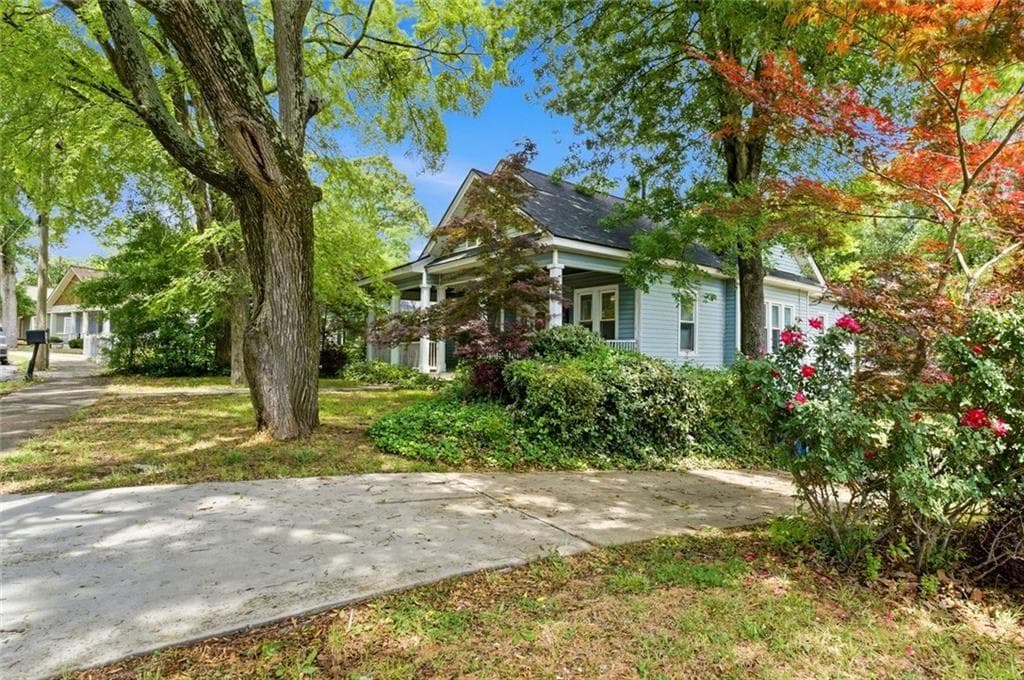 3 bedroom, 2 bathroom, 1,518 sq ft single family residence under contract at 1343 St Michael Avenue, Atlanta, GA 30344 — photo 3