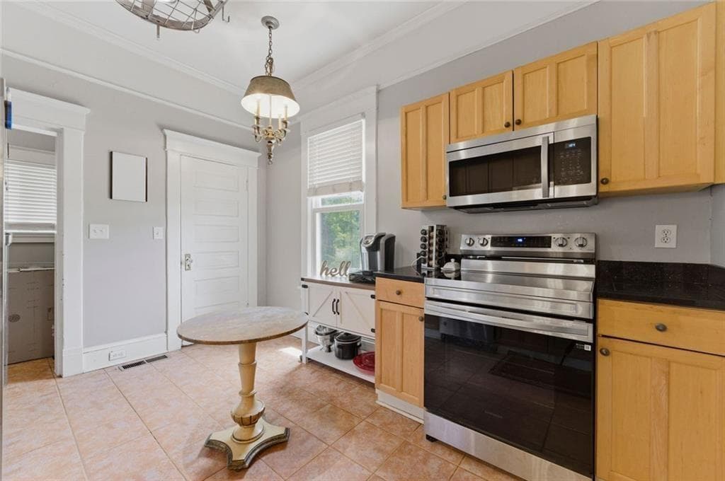 3 bedroom, 2 bathroom, 1,518 sq ft single family residence under contract at 1343 St Michael Avenue, Atlanta, GA 30344 — photo 10