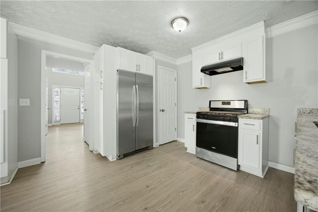 4 bedroom, 3 bathroom, 2,550 sq ft single family residence for sale at 2625 Lindsey Oak Lane, Lawrenceville, GA 30044 — photo 5