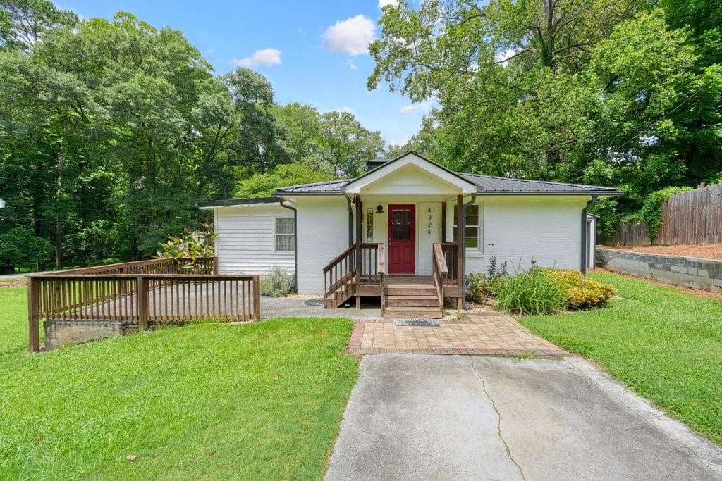 3 bedroom, 1 bathroom, 1,370 sq ft single family residence for sale at 4324 Worth Street, Acworth, GA 30101 — photo 1 of 53