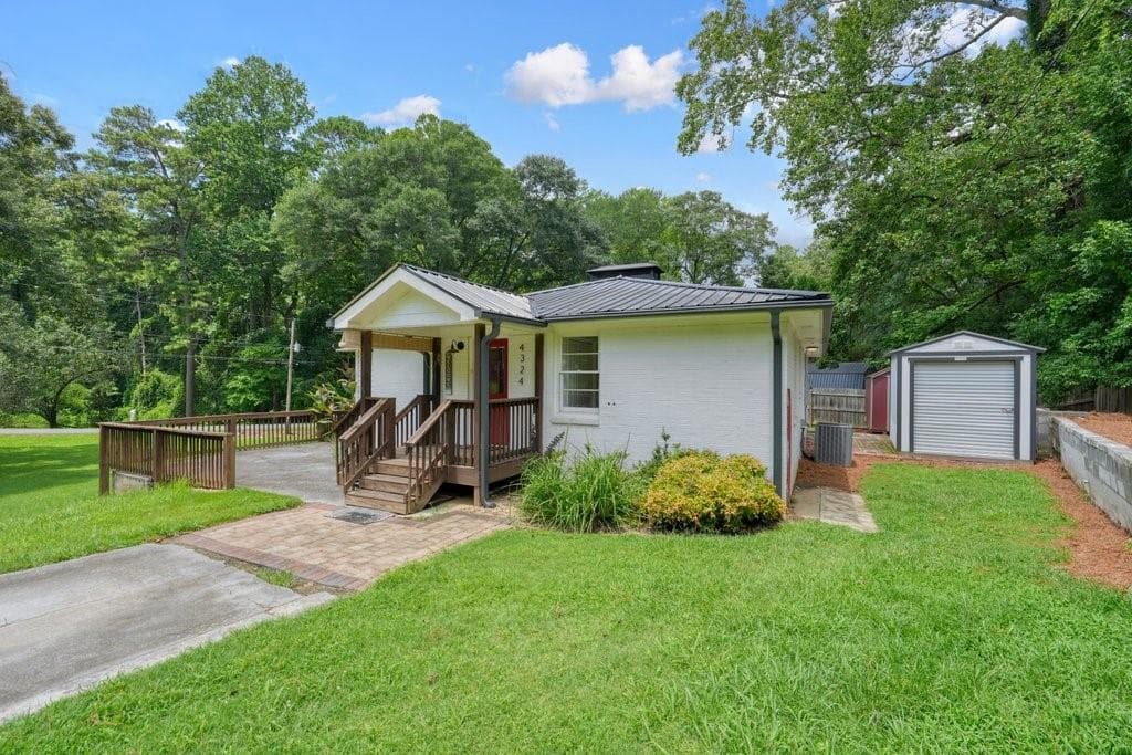 3 bedroom, 1 bathroom, 1,370 sq ft single family residence for sale at 4324 Worth Street, Acworth, GA 30101 — photo 2
