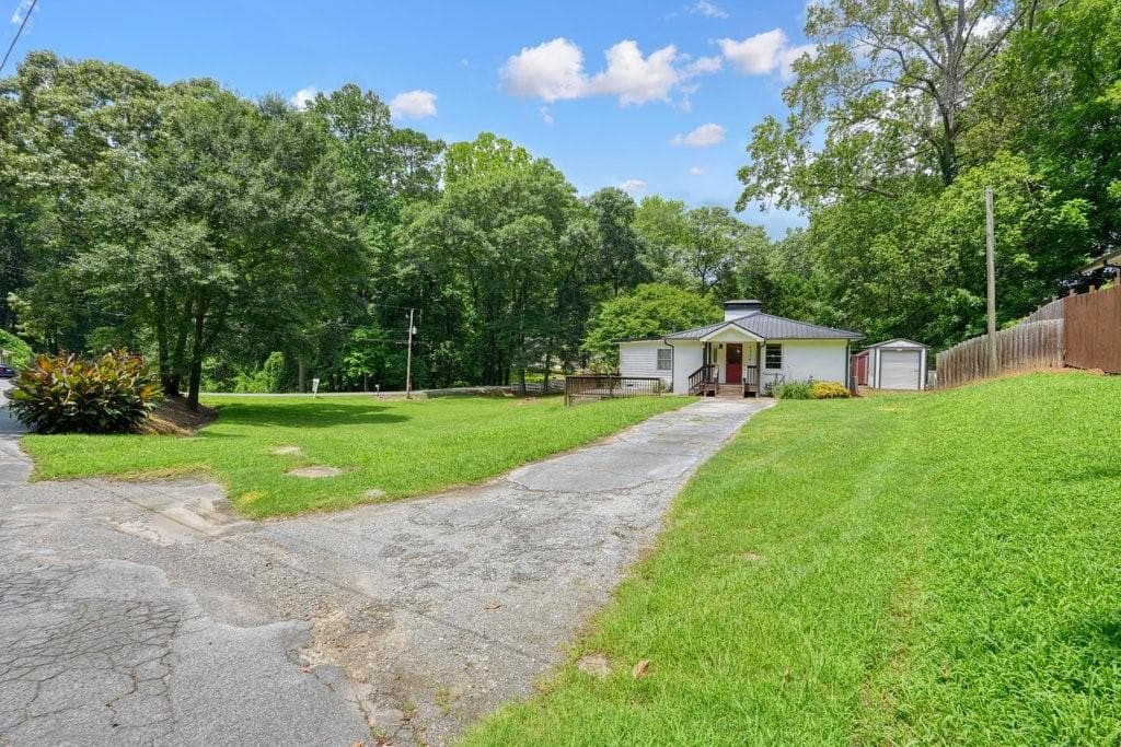 3 bedroom, 1 bathroom, 1,370 sq ft single family residence for sale at 4324 Worth Street, Acworth, GA 30101 — photo 3