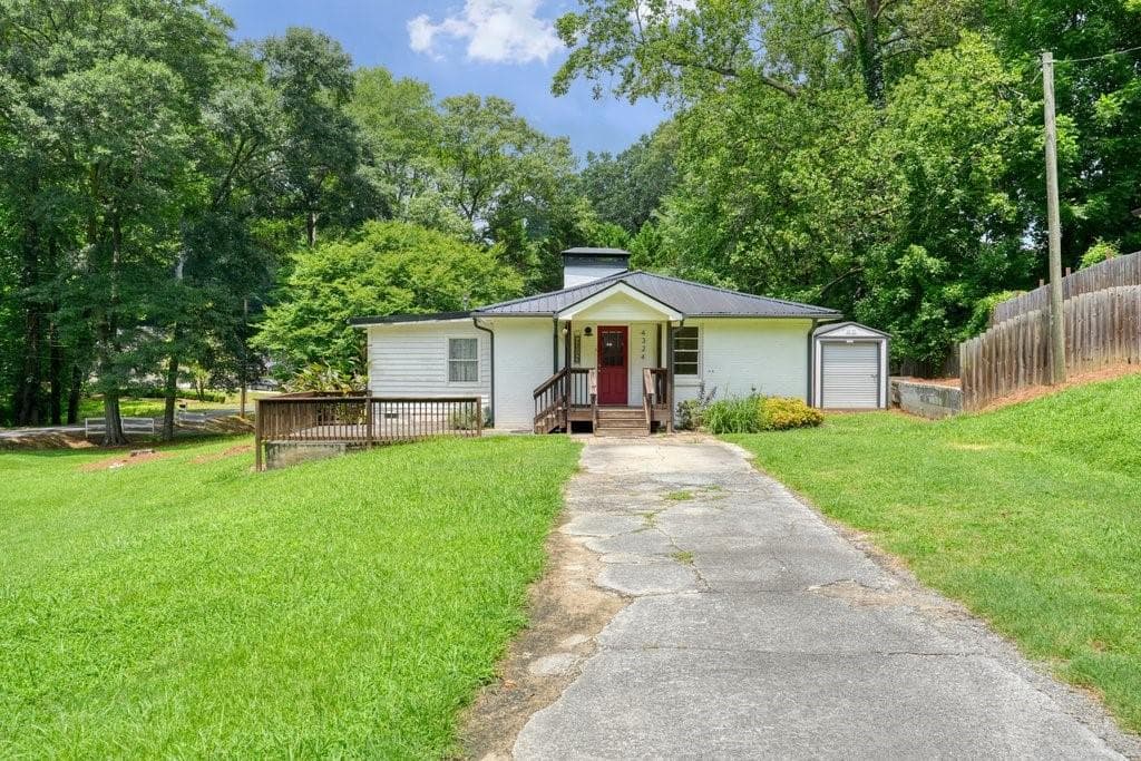 3 bedroom, 1 bathroom, 1,370 sq ft single family residence for sale at 4324 Worth Street, Acworth, GA 30101 — photo 4