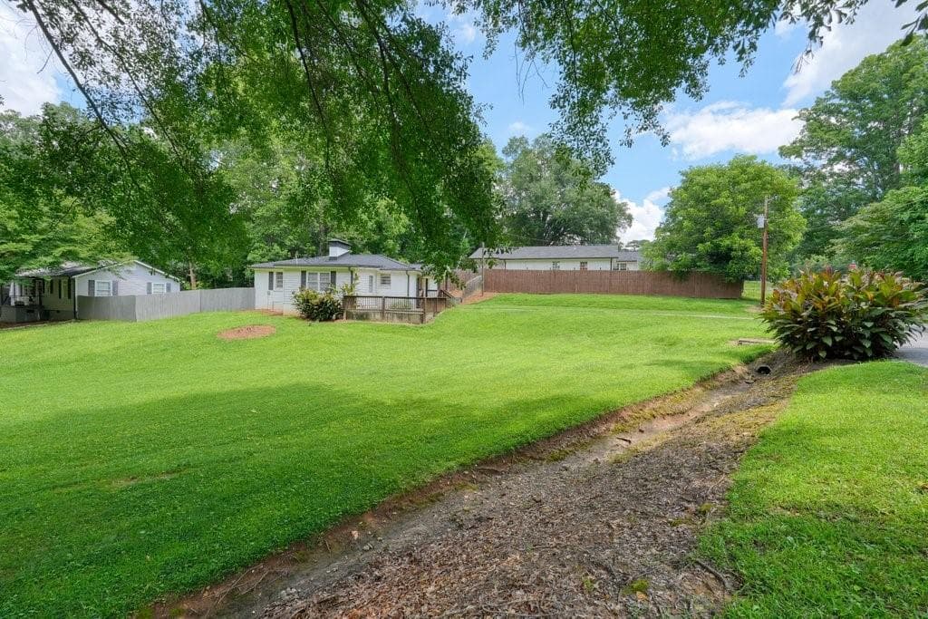 3 bedroom, 1 bathroom, 1,370 sq ft single family residence for sale at 4324 Worth Street, Acworth, GA 30101 — photo 5