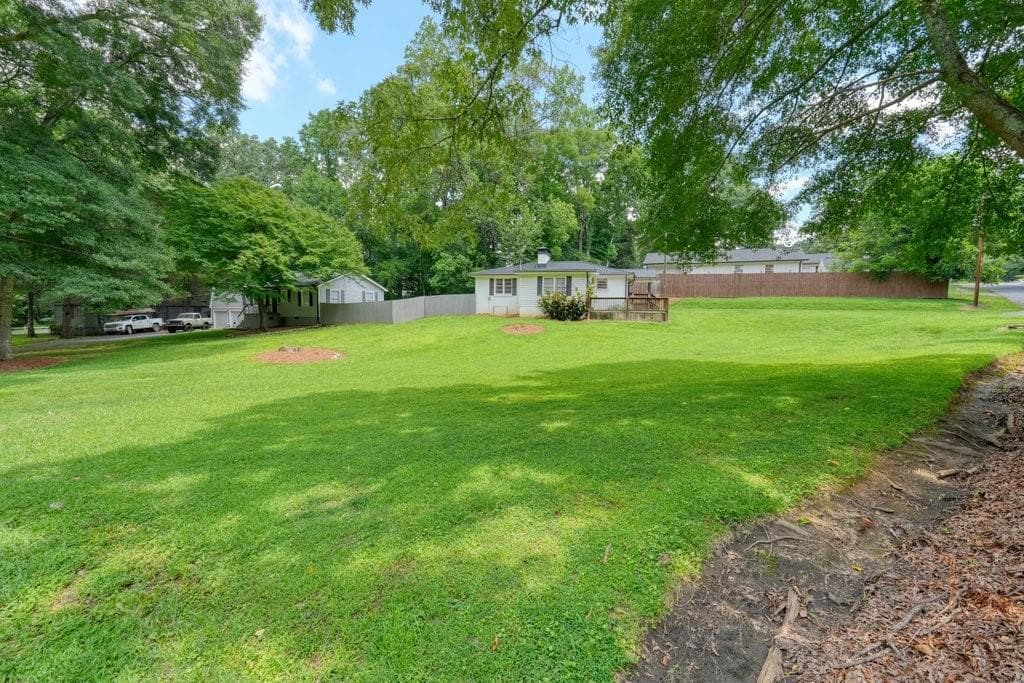 3 bedroom, 1 bathroom, 1,370 sq ft single family residence for sale at 4324 Worth Street, Acworth, GA 30101 — photo 6