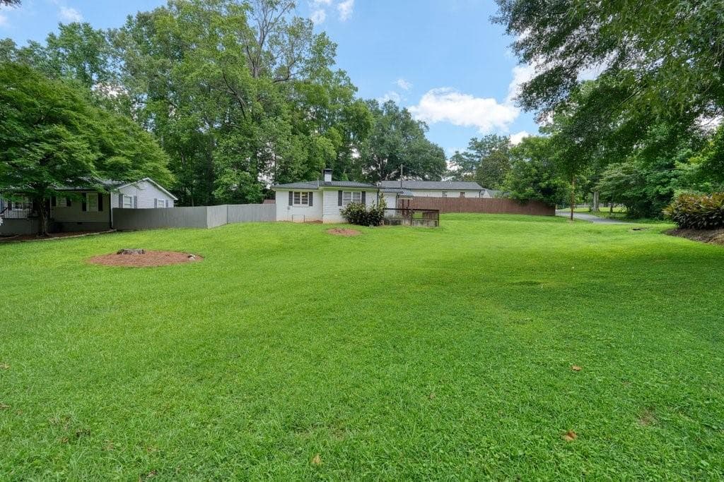 3 bedroom, 1 bathroom, 1,370 sq ft single family residence for sale at 4324 Worth Street, Acworth, GA 30101 — photo 7