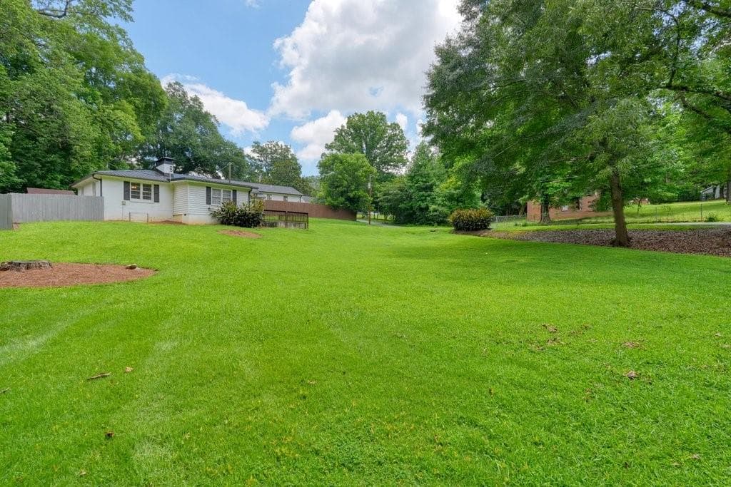 3 bedroom, 1 bathroom, 1,370 sq ft single family residence for sale at 4324 Worth Street, Acworth, GA 30101 — photo 8