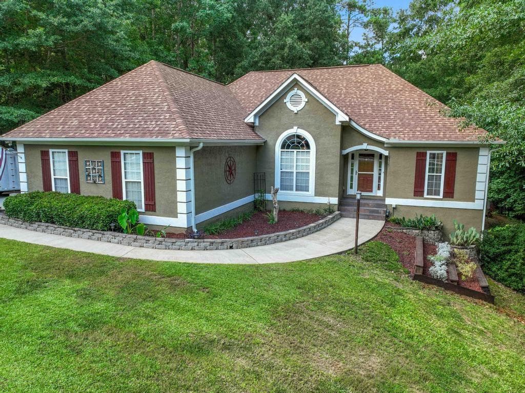 4 bedroom, 3 bathroom, 2,366 sq ft single family residence under contract at 340 Flowers Drive, Covington, GA 30016 — photo 2