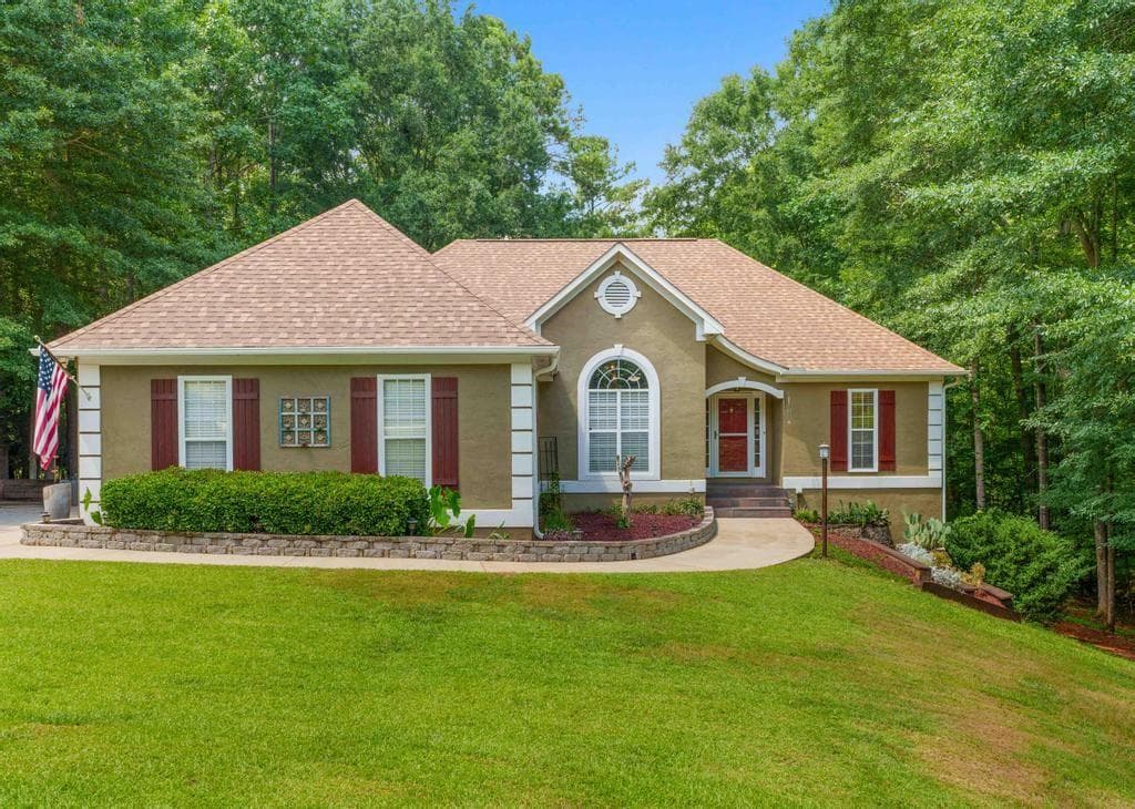 4 bedroom, 3 bathroom, 2,366 sq ft single family residence under contract at 340 Flowers Drive, Covington, GA 30016 — photo 3