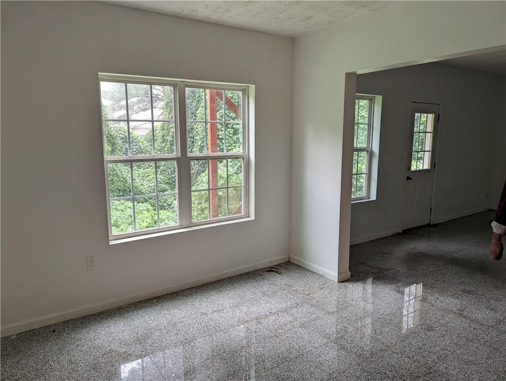 7 bedroom, 4 bathroom, 3,214 sq ft single family residence for sale at 524 MCCAIN CREEK Trail, Stockbridge, GA 30281 — photo 4