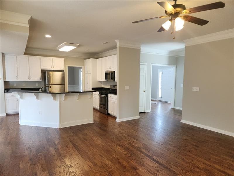 4 bedroom, 3 bathroom, 2,633 sq ft single family residence for rent at 1943 Little Creek Crossing, Acworth, GA 30101 for $2,650 a month — photo 2