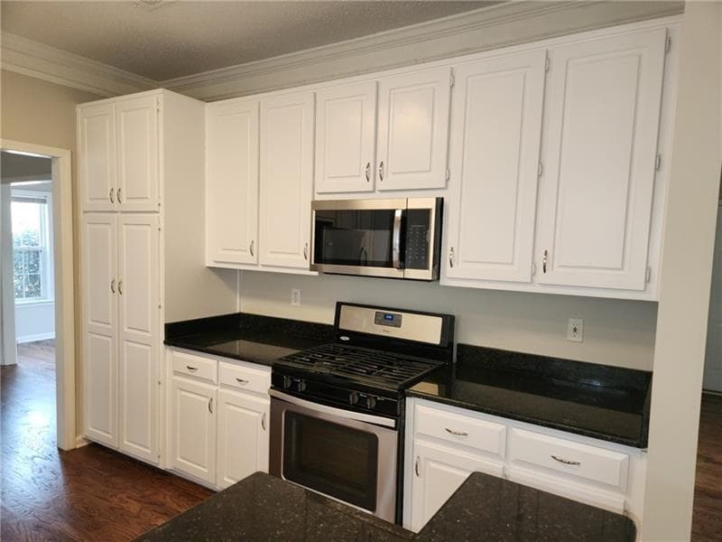 4 bedroom, 3 bathroom, 2,633 sq ft single family residence for rent at 1943 Little Creek Crossing, Acworth, GA 30101 for $2,650 a month — photo 8