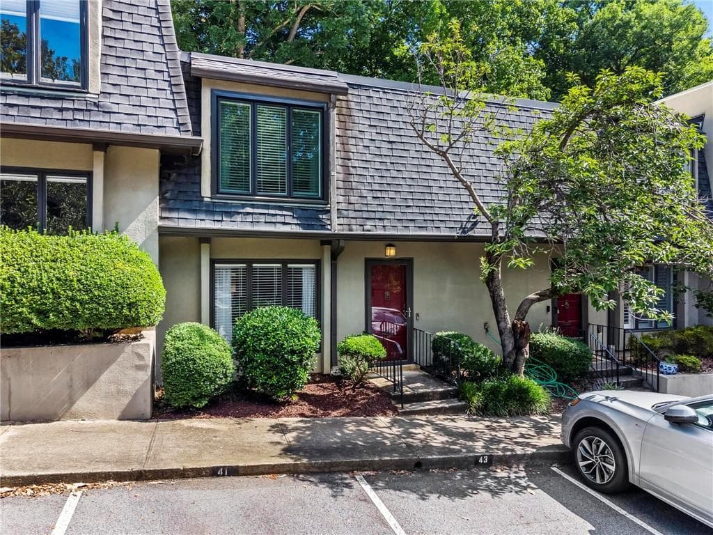 2 bedroom, 3 bathroom, 1,588 sq ft townhouse sold at 41 Ivy Ridge, Atlanta, GA 30342