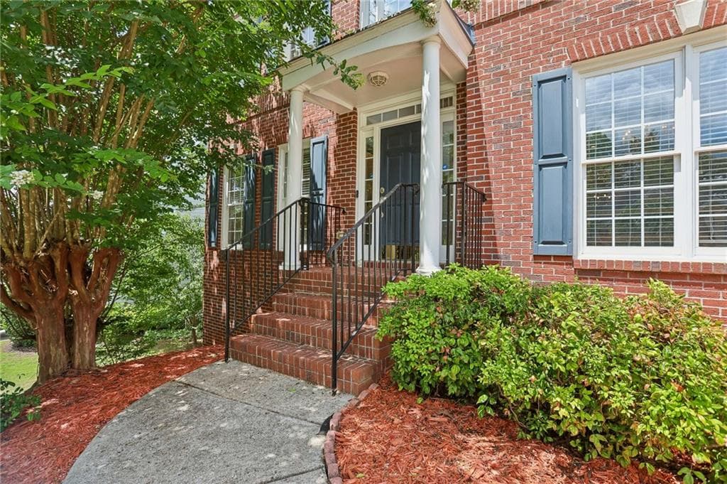 6 bedroom, 4 bathroom, 3,478 sq ft single family residence under contract at 631 Catamount Way, Lilburn, GA 30047 — photo 2