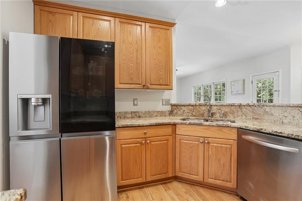 6 bedroom, 4 bathroom, 3,478 sq ft single family residence under contract at 631 Catamount Way, Lilburn, GA 30047 — photo 9
