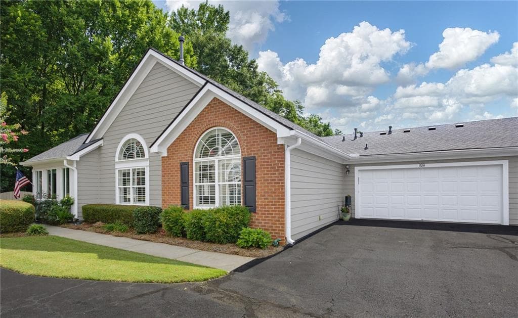 3 bedroom, 2 bathroom, 1,726 sq ft condominium sold at 924 Burnt Hickory Circle, Marietta, GA 30064