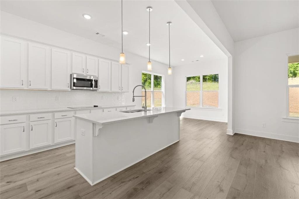 5 bedroom, 4 bathroom, 3,127 sq ft single family residence for sale at 15 Overview Court, Jefferson, GA 30549 — photo 8