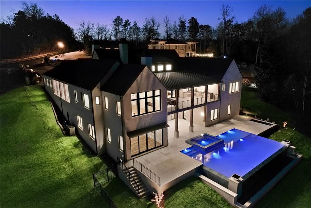 4 bedroom, 6 bathroom, 7,470 sq ft single family residence for sale at 8510 Blue Heron Drive, Gainesville, GA 30506 — photo 5