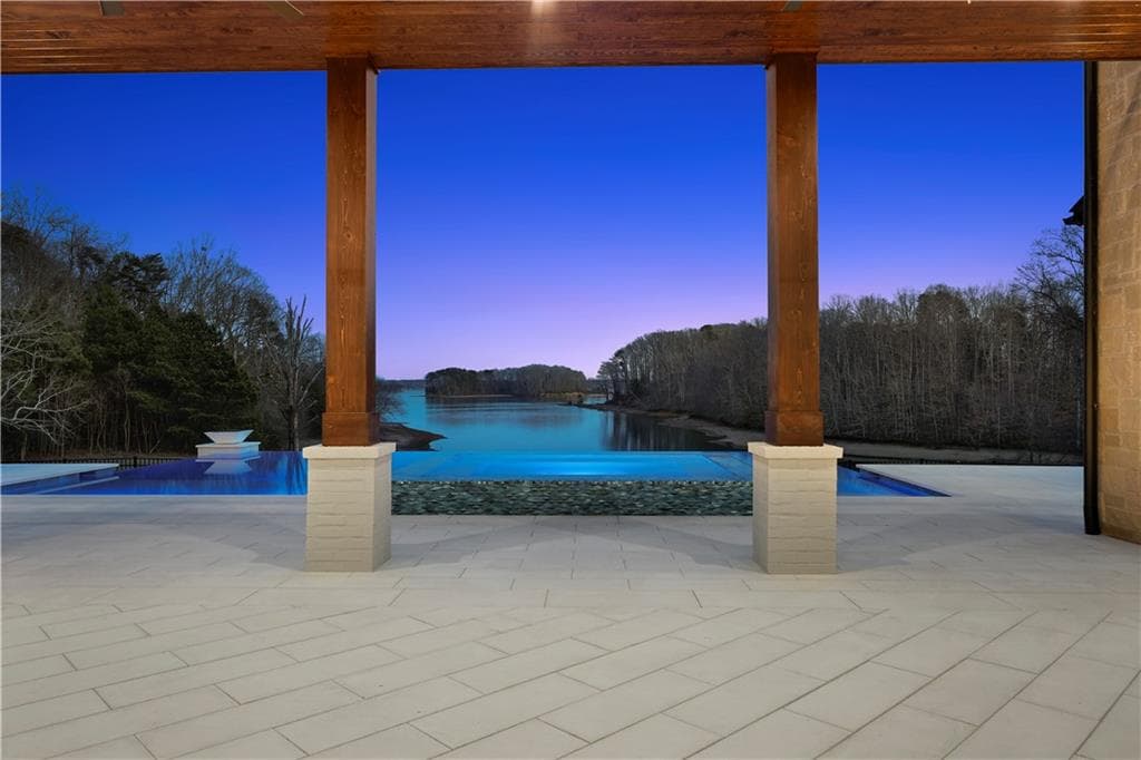 4 bedroom, 6 bathroom, 7,470 sq ft single family residence for sale at 8510 Blue Heron Drive, Gainesville, GA 30506 — photo 3