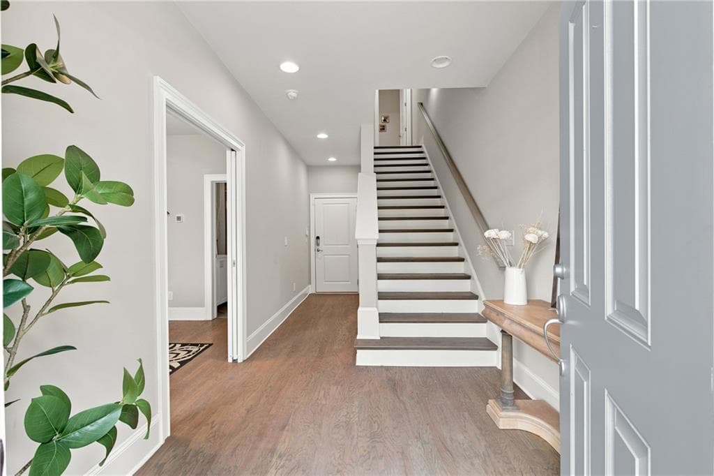 4 bedroom, 4 bathroom, 2,573 sq ft townhouse for rent at 140 Clover Court, Roswell, GA 30075 for $4,500 a month — photo 3