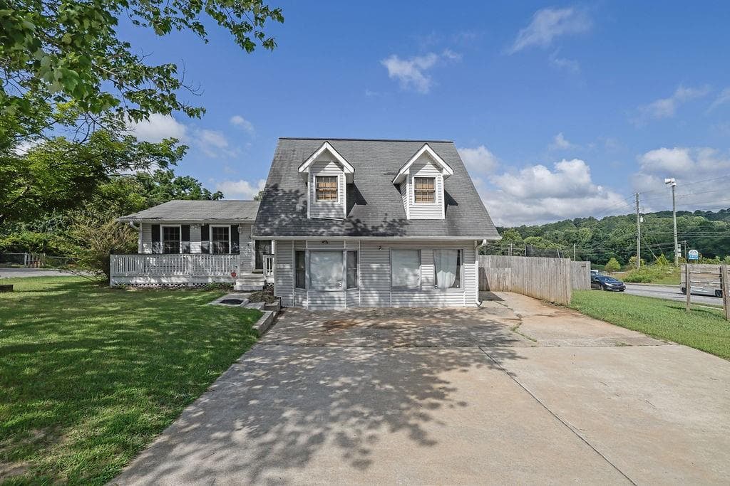5 bedroom, 3 bathroom, 2,468 sq ft single family residence sold at 202 Mill Creek Road, Woodstock, GA 30188