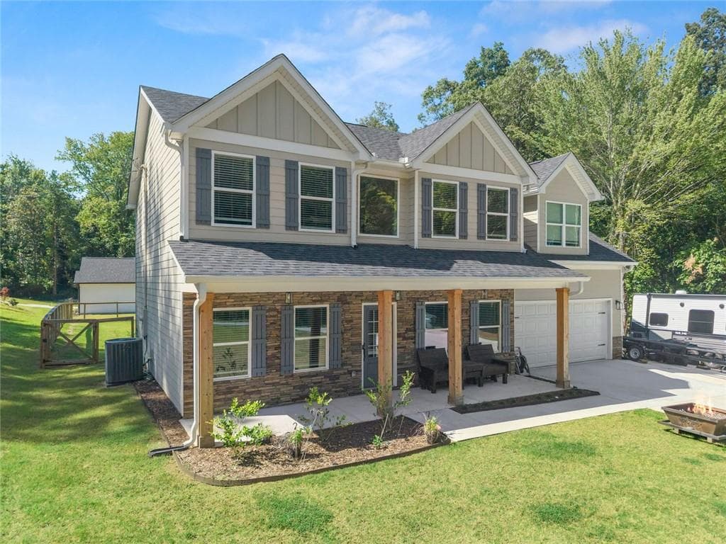 5 bedroom, 3 bathroom, 2,463 sq ft single family residence for sale at 272 Cherry Street, Cornelia, GA 30531 — photo 2