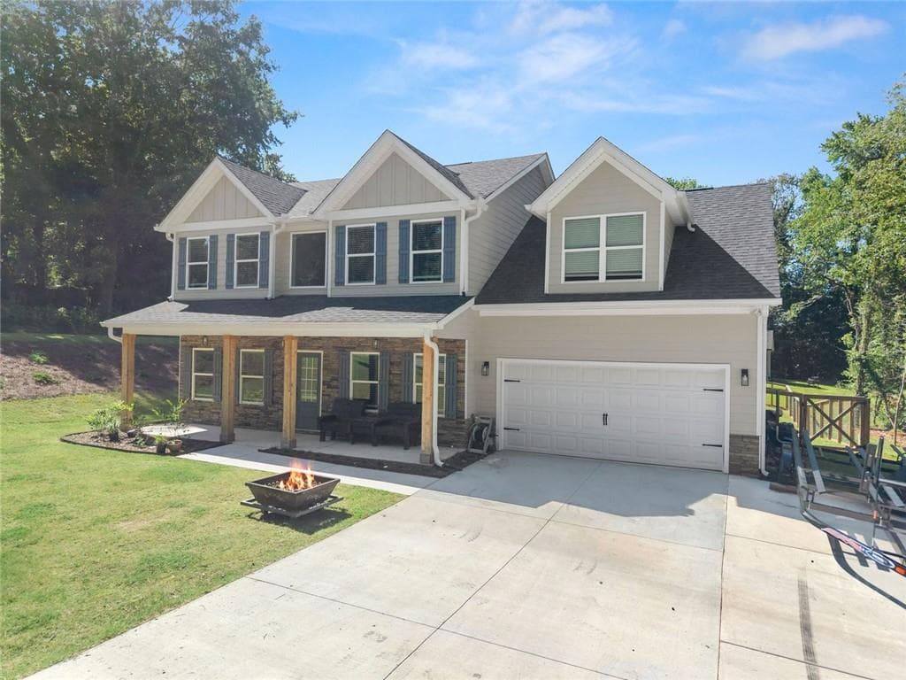 5 bedroom, 3 bathroom, 2,463 sq ft single family residence for sale at 272 Cherry Street, Cornelia, GA 30531 — photo 3