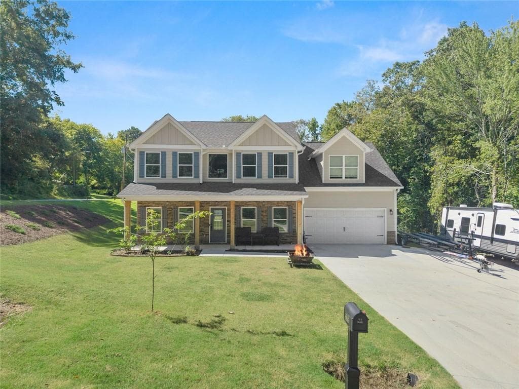 5 bedroom, 3 bathroom, 2,463 sq ft single family residence for sale at 272 Cherry Street, Cornelia, GA 30531 — photo 4