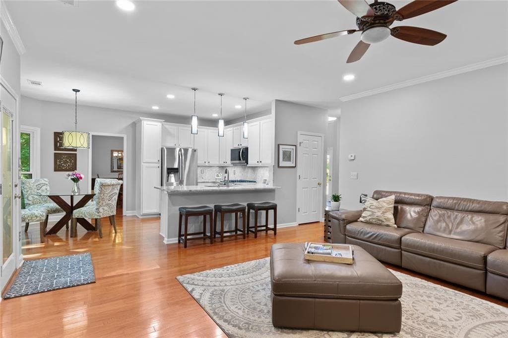 4 bedroom, 3 bathroom, 2,463 sq ft single family residence for sale at 565 Windermere Park Court, Alpharetta, GA 30022 — photo 3