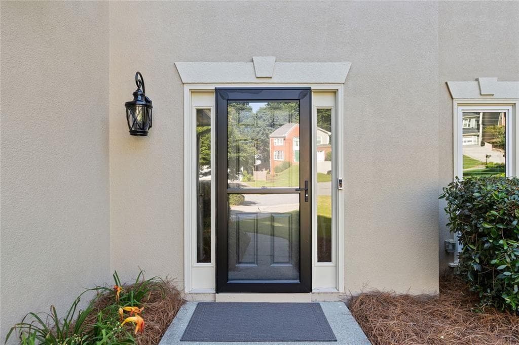 4 bedroom, 3 bathroom, 2,463 sq ft single family residence for sale at 565 Windermere Park Court, Alpharetta, GA 30022 — photo 10