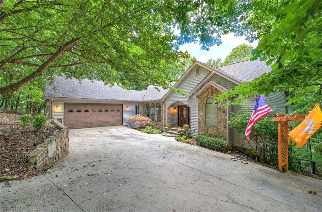 3 bedroom, 4 bathroom, 3,259 sq ft single family residence for sale at 300 Sassafras Mountain Trail, Jasper, GA 30143 — photo 3
