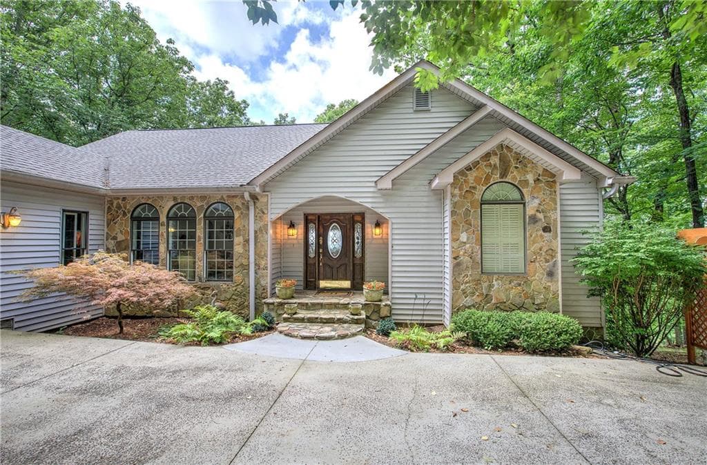 3 bedroom, 4 bathroom, 3,259 sq ft single family residence for sale at 300 Sassafras Mountain Trail, Jasper, GA 30143 — photo 4