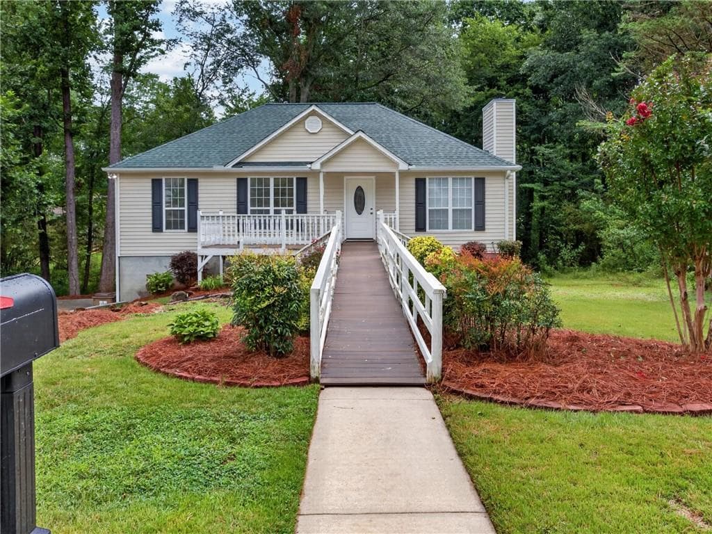 3 bedroom, 2 bathroom, 1,222 sq ft single family residence for sale at 7015 Bannister Park Lane, Cumming, GA 30028 — photo 2