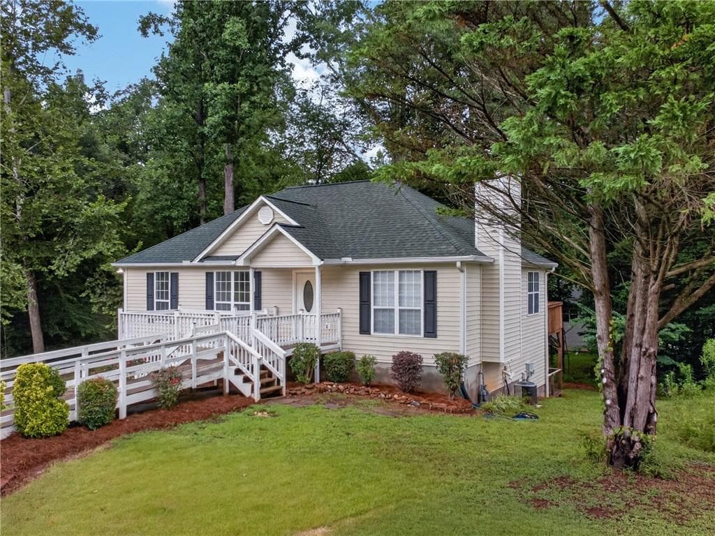 3 bedroom, 2 bathroom, 1,222 sq ft single family residence for sale at 7015 Bannister Park Lane, Cumming, GA 30028 — photo 4