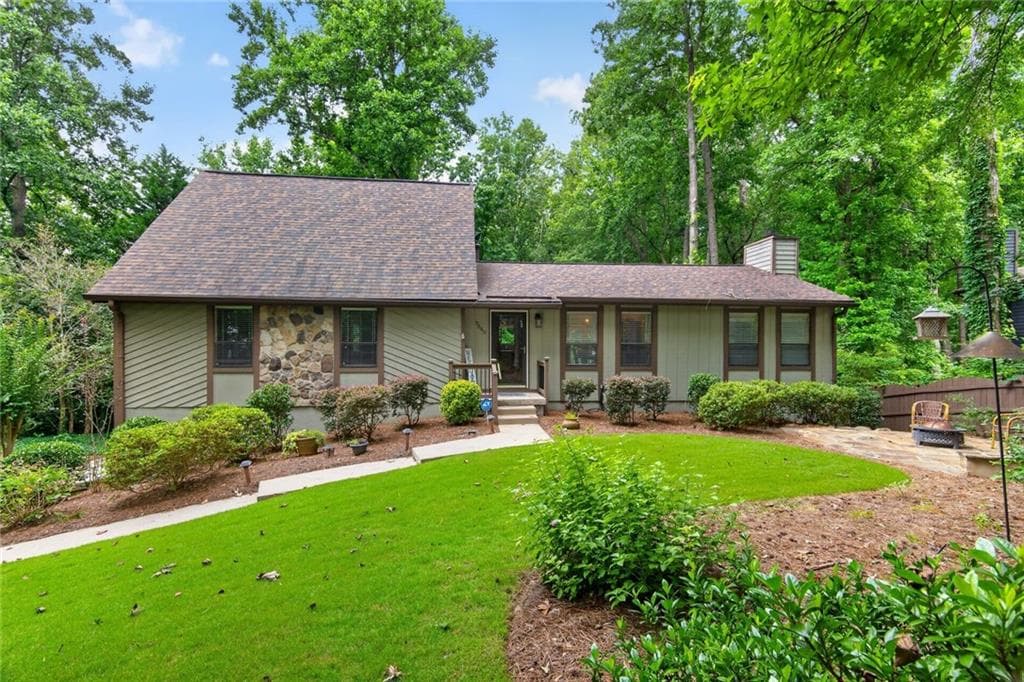 4 bedroom, 2 bathroom, 1,922 sq ft single family residence for sale at 9640 Pine Thicket Way, Roswell, GA 30075