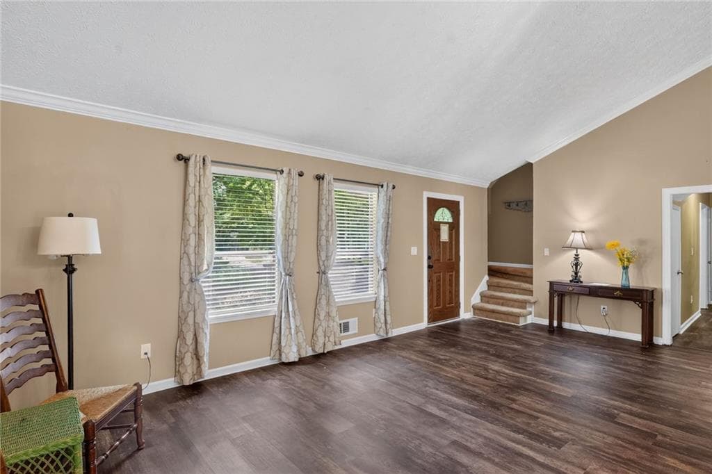 4 bedroom, 2 bathroom, 1,922 sq ft single family residence for sale at 9640 Pine Thicket Way, Roswell, GA 30075 — photo 3